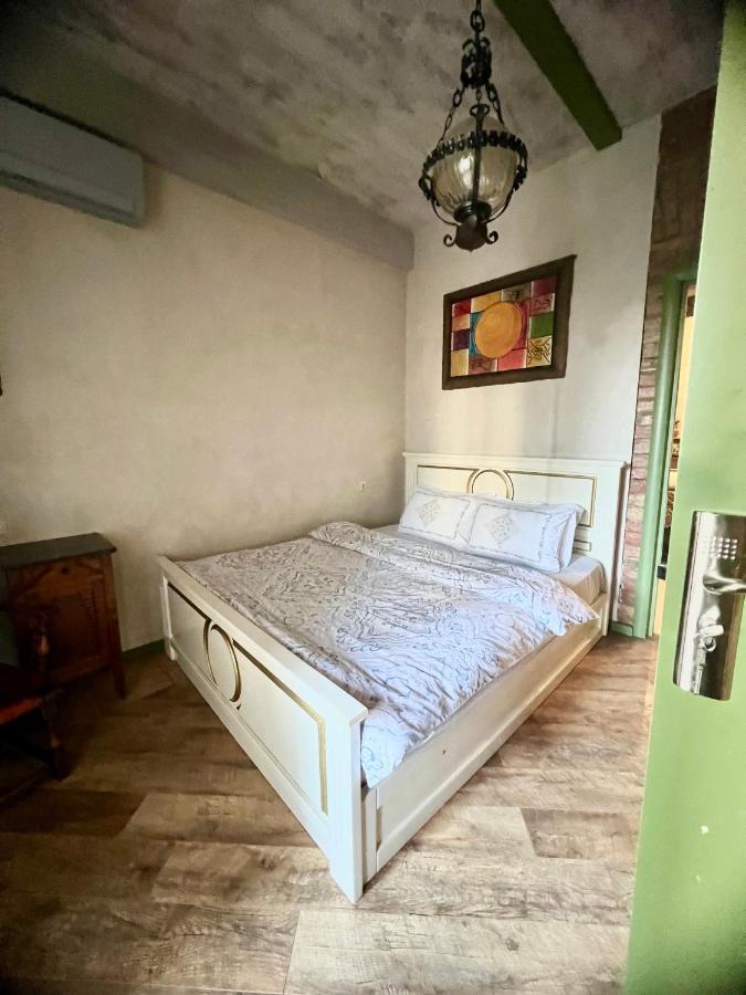 T2&T3 Apartments Levanto Tbilisi Esterno foto