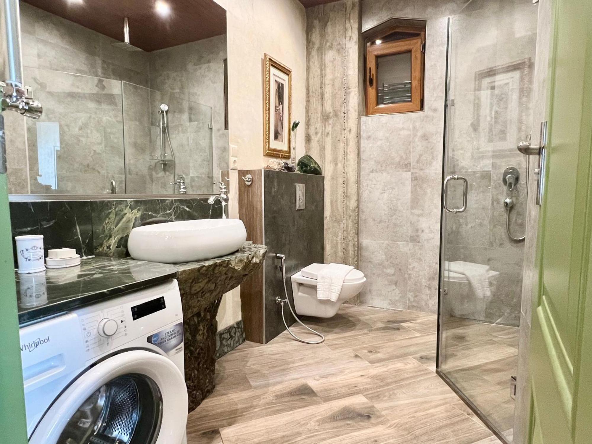 T2&T3 Apartments Levanto Tbilisi Esterno foto
