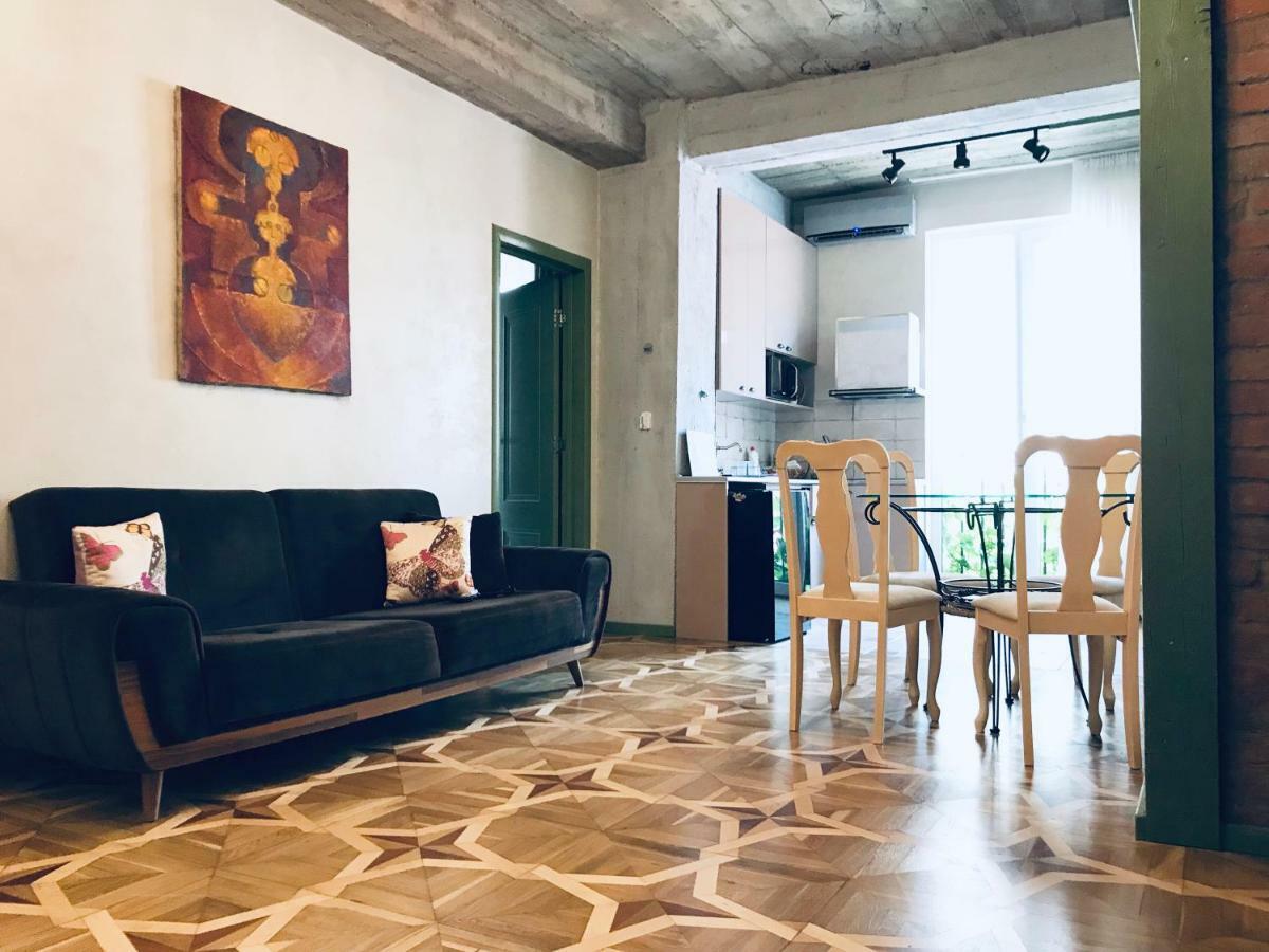 T2&T3 Apartments Levanto Tbilisi Esterno foto